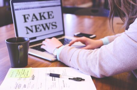 L’UE in prima linea contro le fake news: La disinformazione mina la fiducia dei cittadini