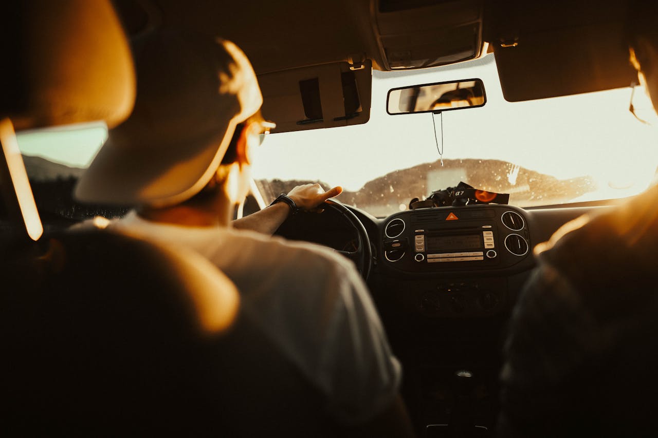 Sicurezza al volante: una guida fuori dal comune per i giovani neopatentati