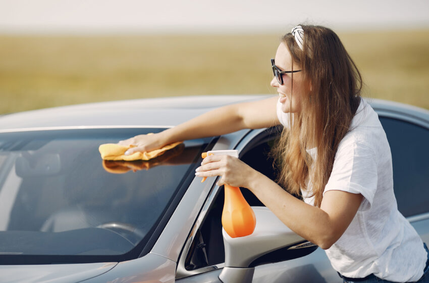  Come prendersi cura dei vetri dell’auto in estate